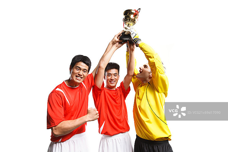 运动员高举奖杯图片素材