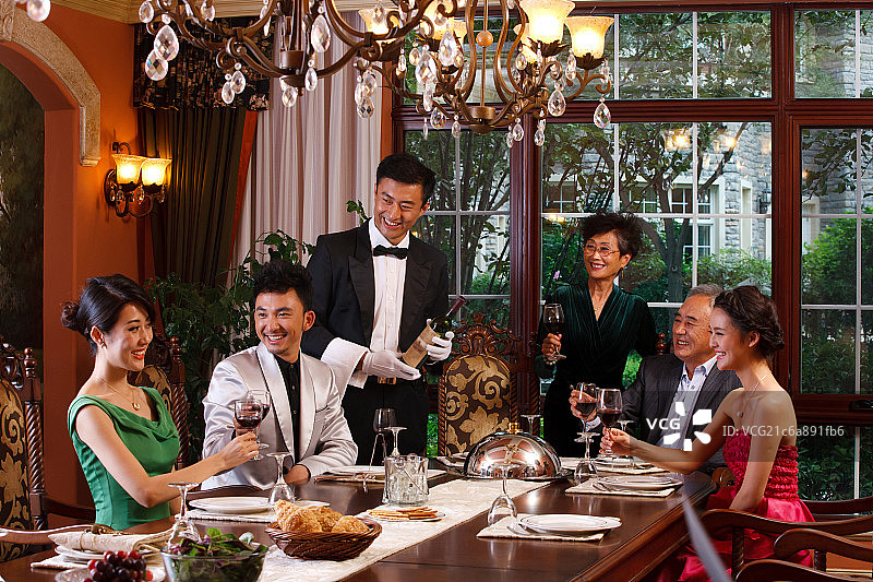 东方人聚会吃饭图片素材