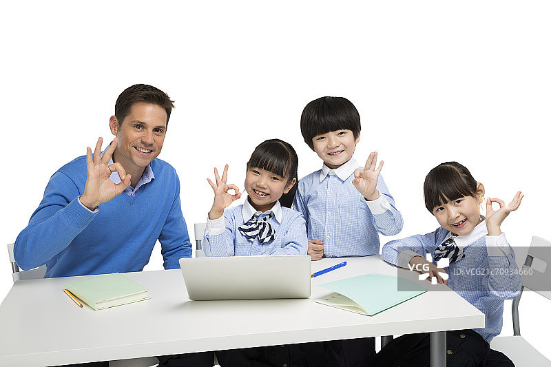 男外教和小朋友图片素材