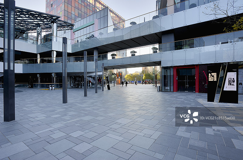 北京地标建筑三里屯太古里商业步行街广场图片素材