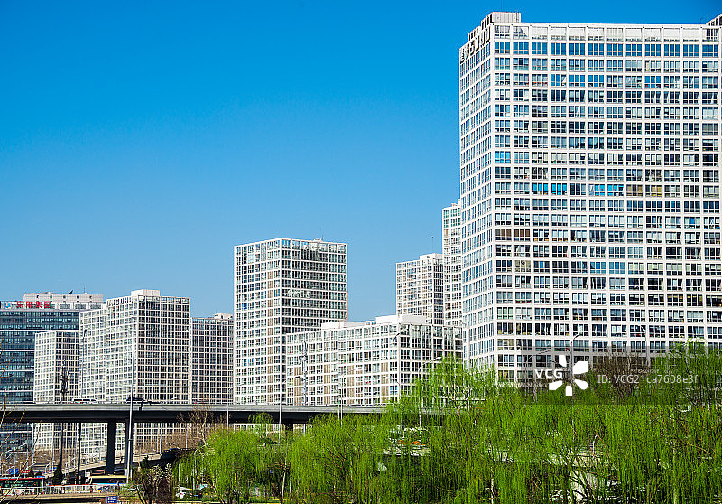 春天到来时的北京建外SOHO图片素材