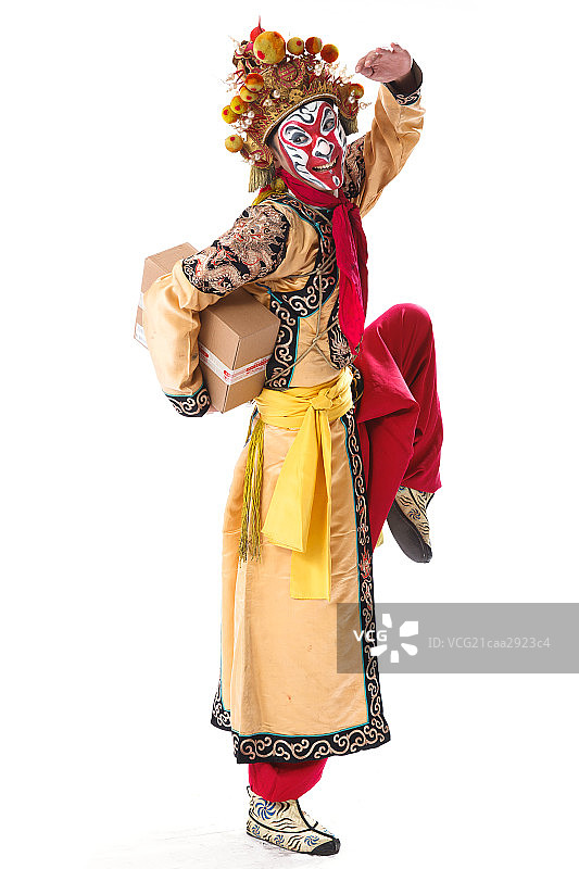 京剧里的人物孙悟空拿着邮件图片素材