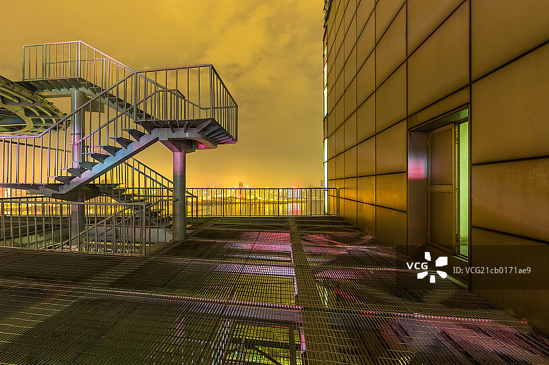 摩天大楼直升机停机坪图片素材