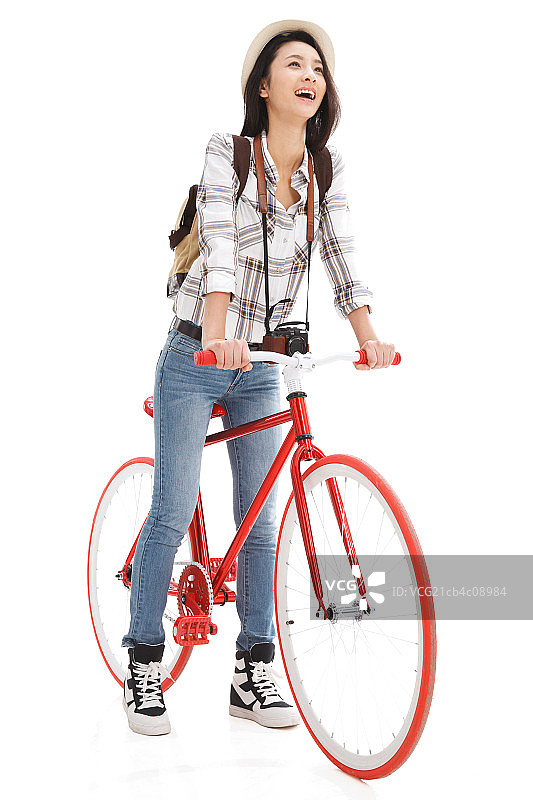 青年女人骑着自行车旅行图片素材