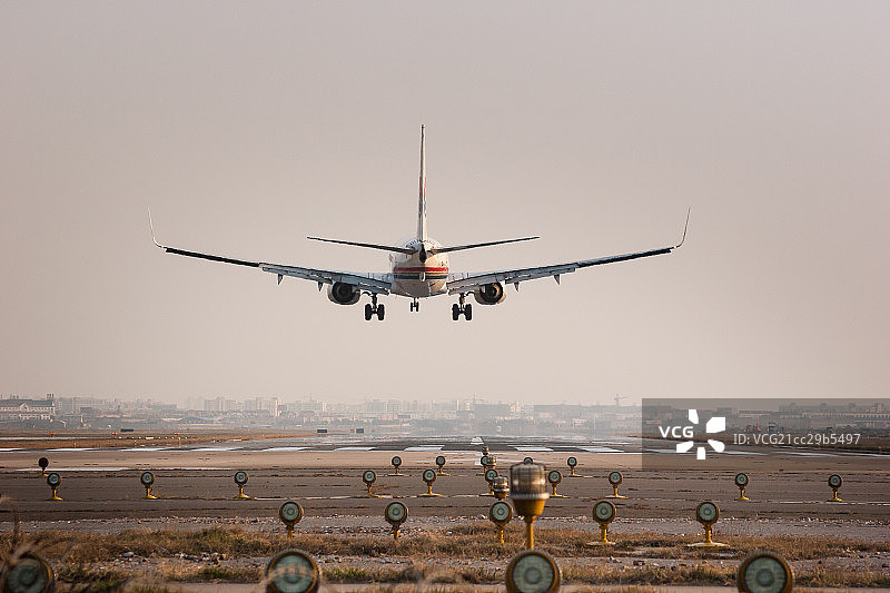 起飞降落的飞机图片素材
