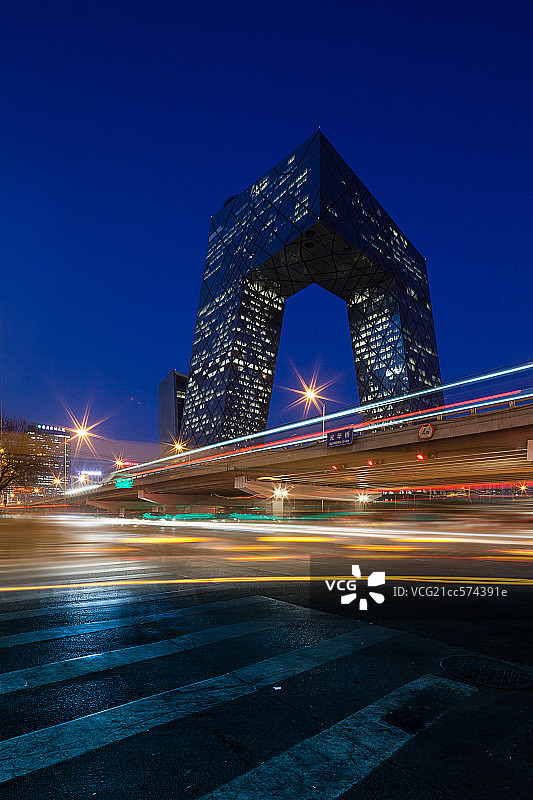 穿行CBD图片素材