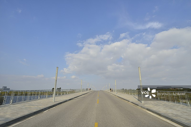 通向远方的长桥图片素材