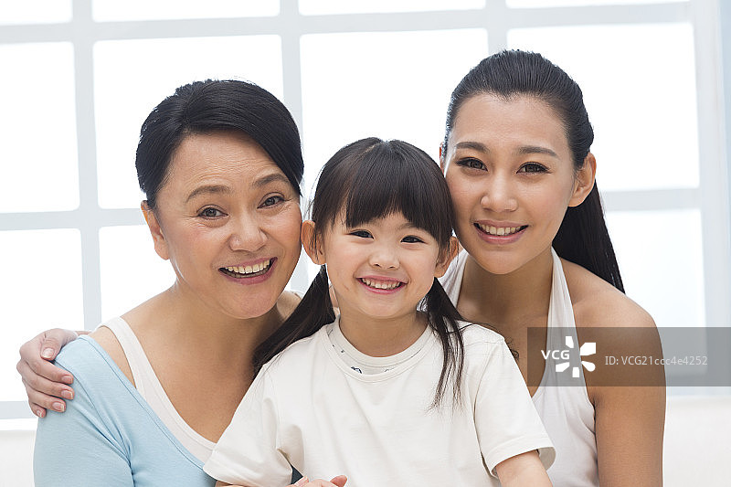 快乐的三代女性图片素材