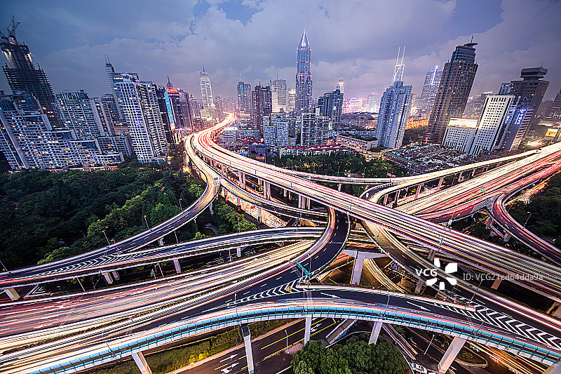 俯瞰上海延安路高架夜景图片素材
