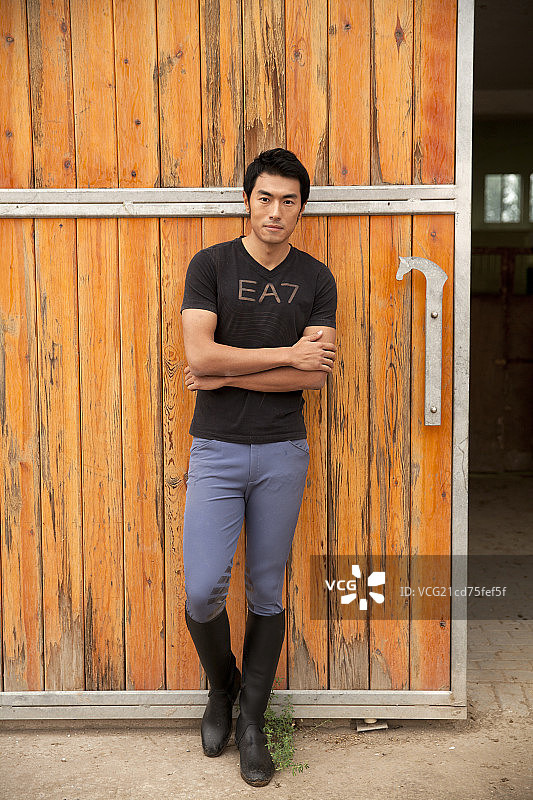 青年男性户外活动图片素材