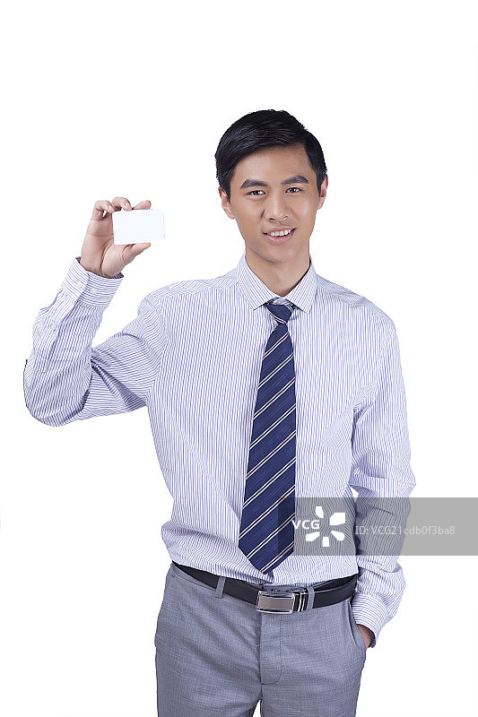 一个出示名片的商务男青年图片素材