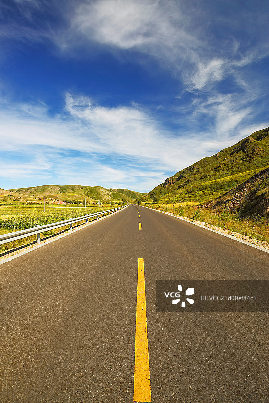 草原天路图片素材