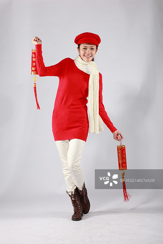 穿红色衣服的中国女人图片素材