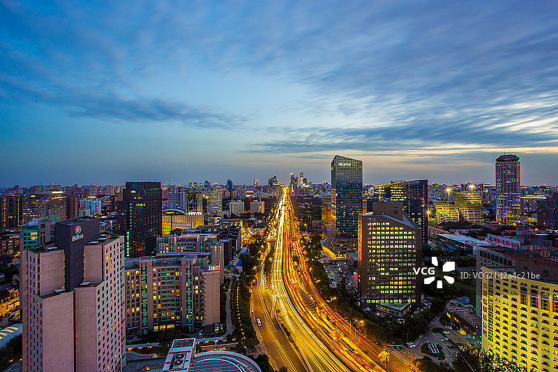 华灯初上的北京东三环图片素材