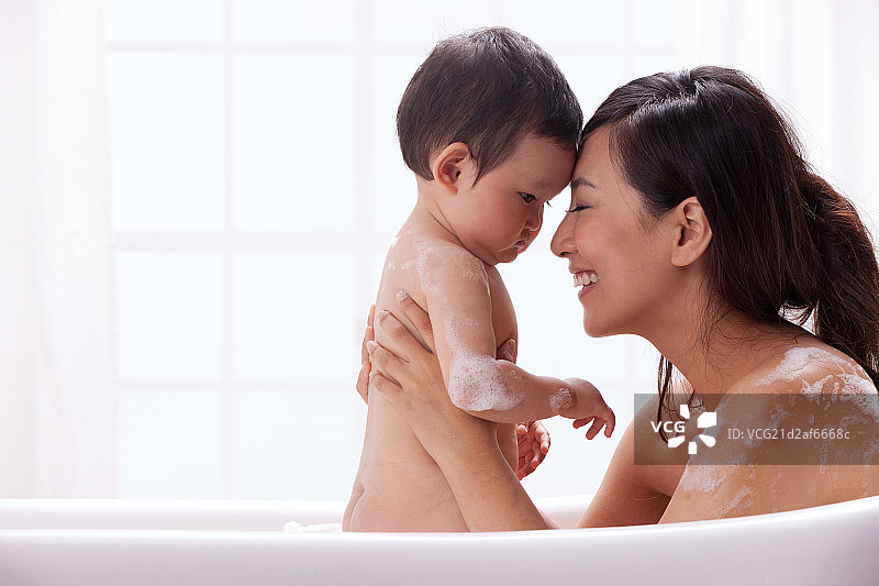 母亲和婴儿图片素材