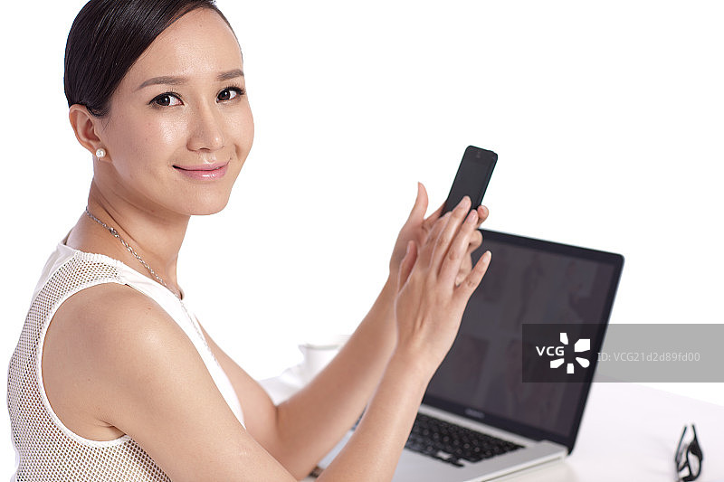 青年女白领用手机图片素材