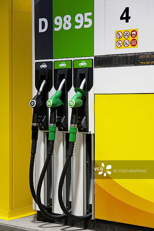 Gas Pumps at a Station图片素材