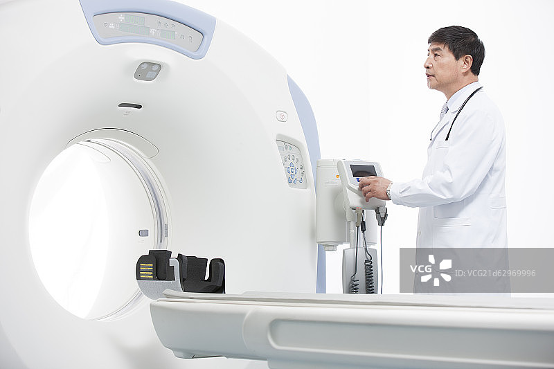 CT室里的医生图片素材