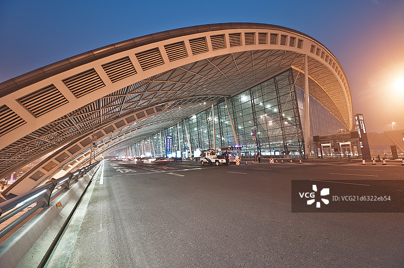 中国成都市双流国际机场，汽车背景图片素材