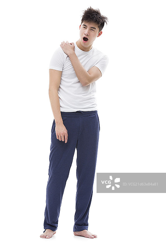 年轻男子刚睡醒图片素材