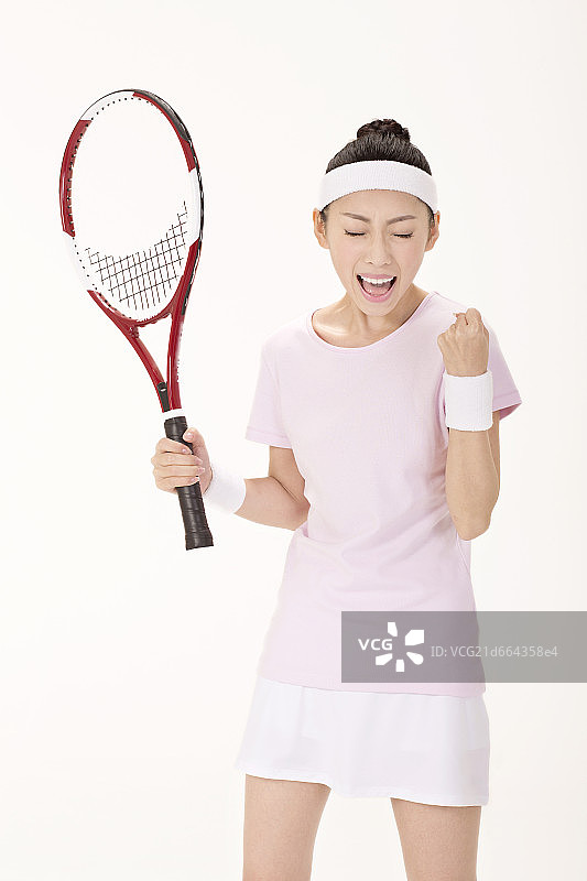 年轻女子打网球图片素材