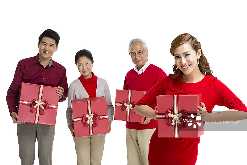 棚拍一家人捧礼盒图片素材