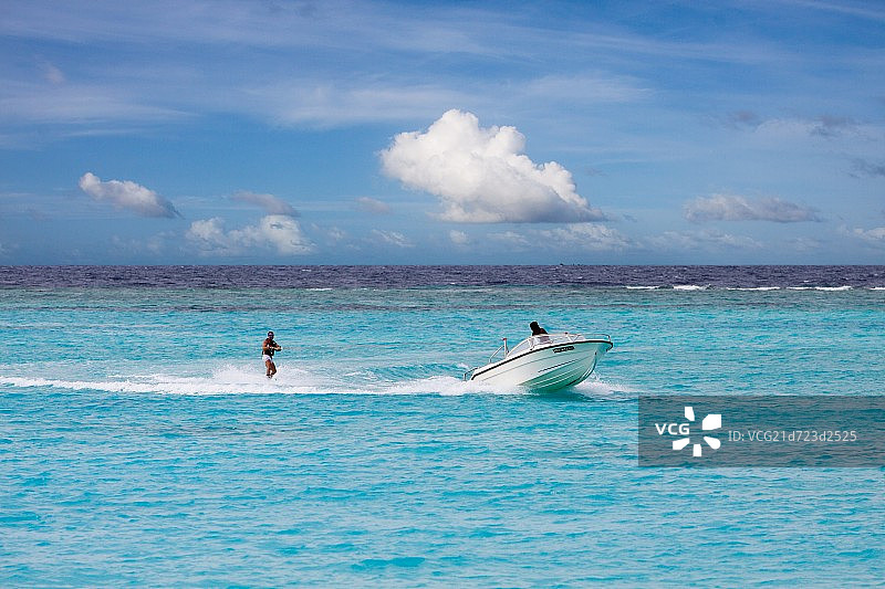 马尔代夫风光 冲浪图片素材