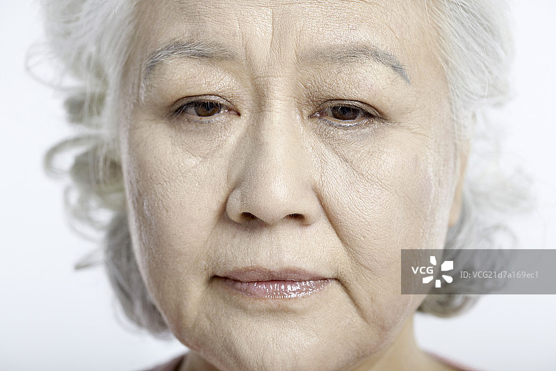 白发的老年人图片素材