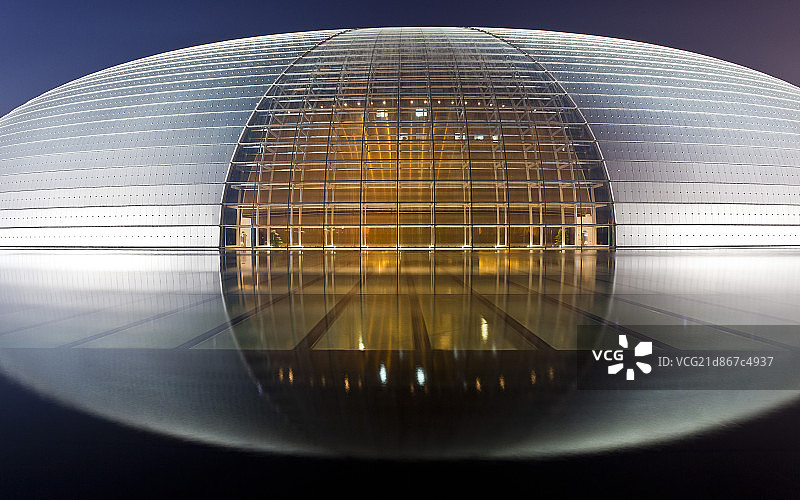 夜幕下中国国家大剧院图片素材