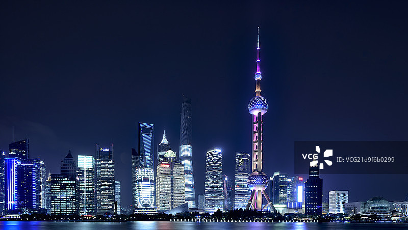 上海浦东陆家嘴金融区璀璨夜景全景图片素材