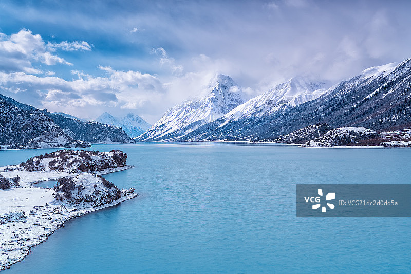 雪后然乌湖图片素材