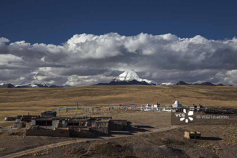 西藏冈仁波齐峰雪山图片素材
