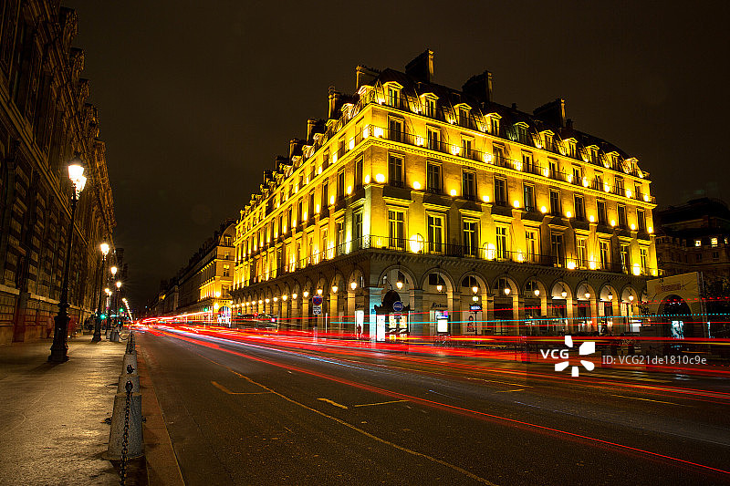 A cityscape at night，Paris, Fance图片素材