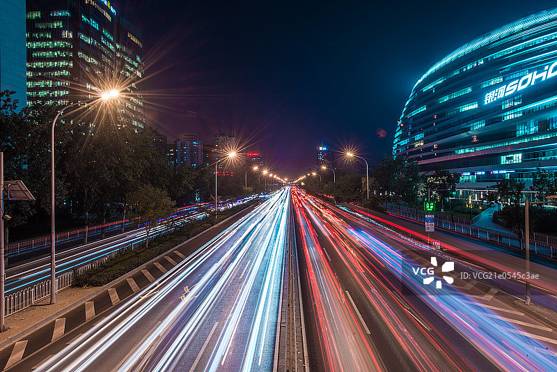 朝阳门 夜晚  长时间曝光，光轨图片素材