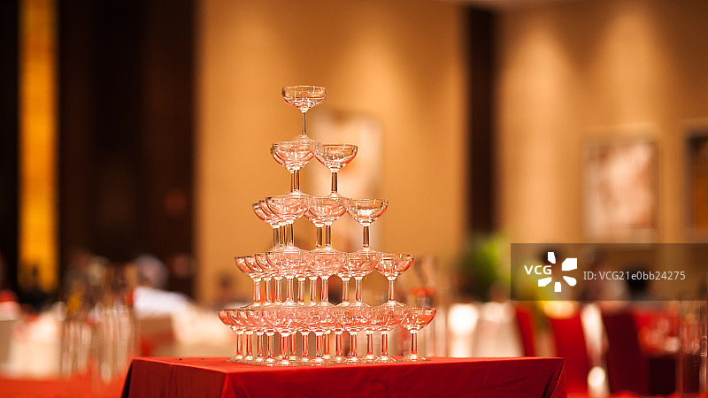 宴会上的酒杯图片素材