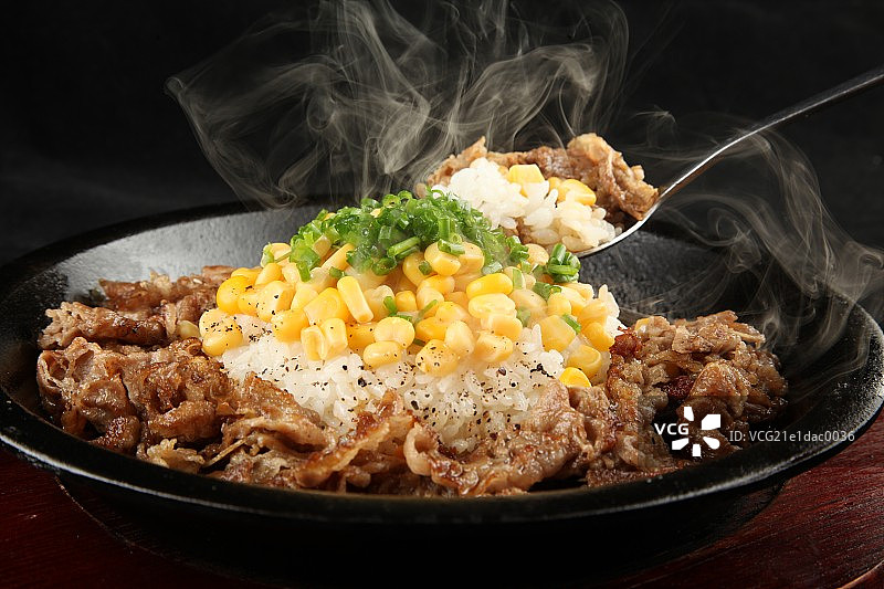 铁板烧汁肥牛饭图片素材