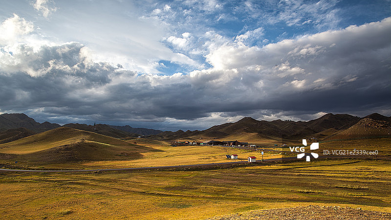 新疆赛里木湖风光图片素材