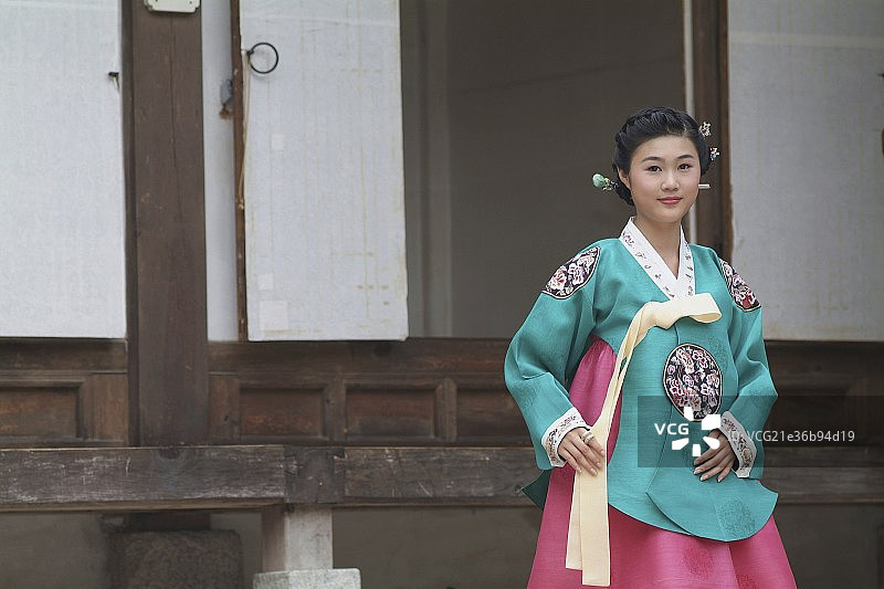 穿韩服的东方美女图片素材