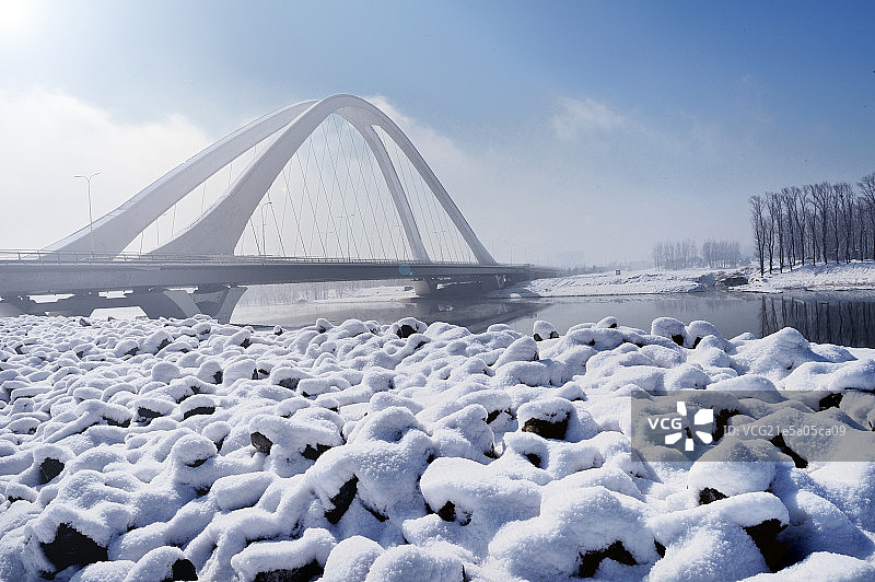以雪地桥梁为主的汽车广告素材图片素材