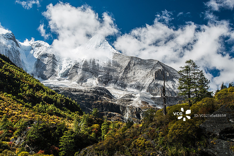 四川省甘孜藏族自治州稻城亚丁自然风光图片素材