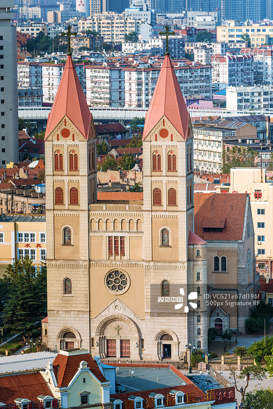 远眺青岛天主教堂图片素材