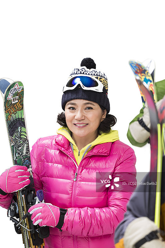 快乐的老年人冬季滑雪图片素材