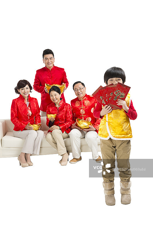 棚拍节日气氛中的唐装一家人团聚图片素材