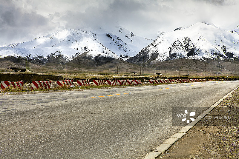 雪山公路图片素材