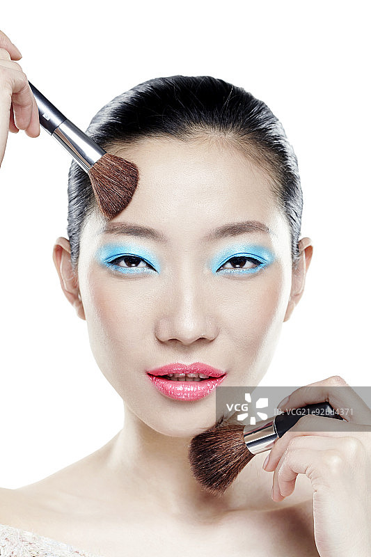 涂蓝色眼影的美女图片素材