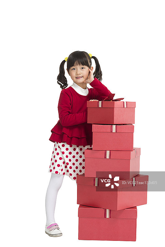 棚拍小女孩捧礼盒图片素材