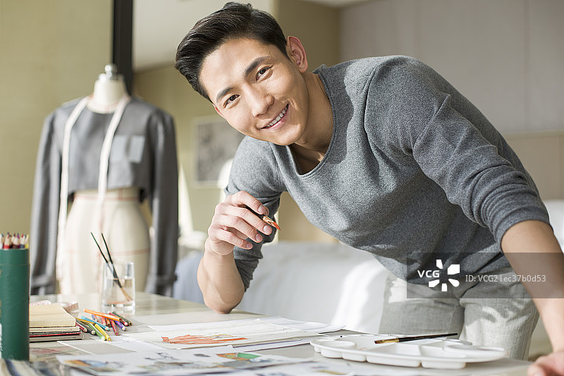 服装设计师画草图图片素材