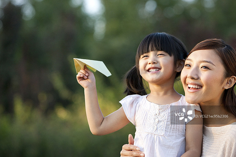 母女在一起玩耍图片素材