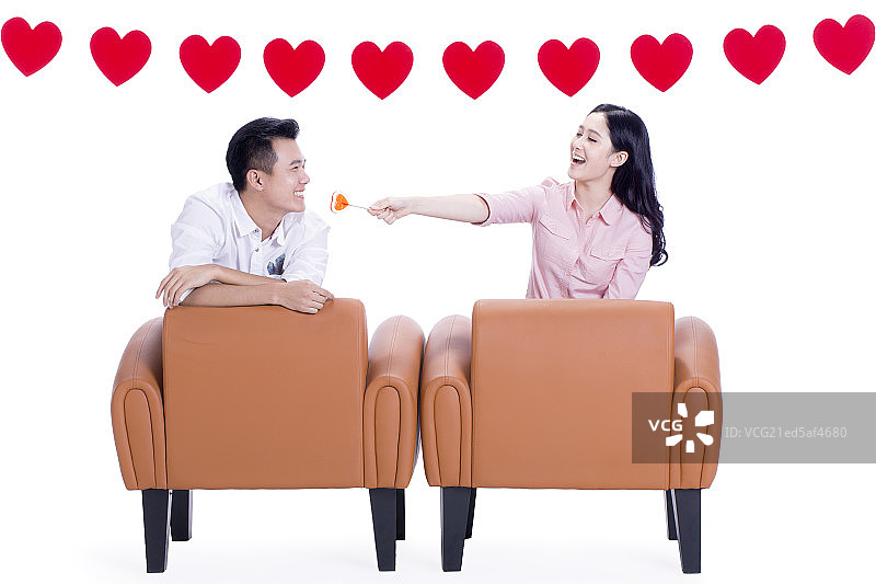 青年情侣过情人节图片素材