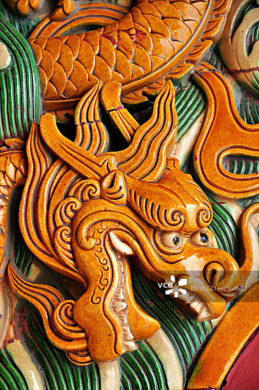 琉璃瓦龙首特写图片素材